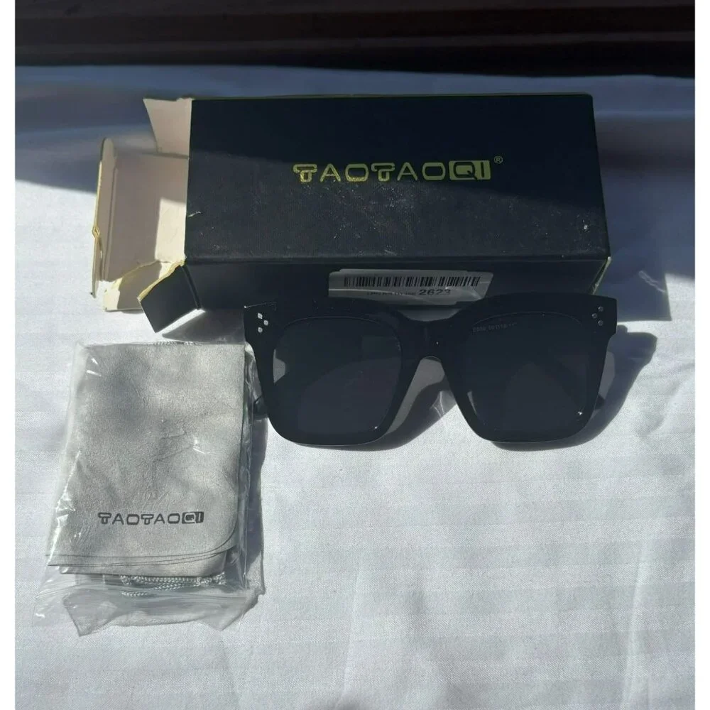 TAOTAOQI Oversized Square Sunglasses – Bold Look with UV400 Protection